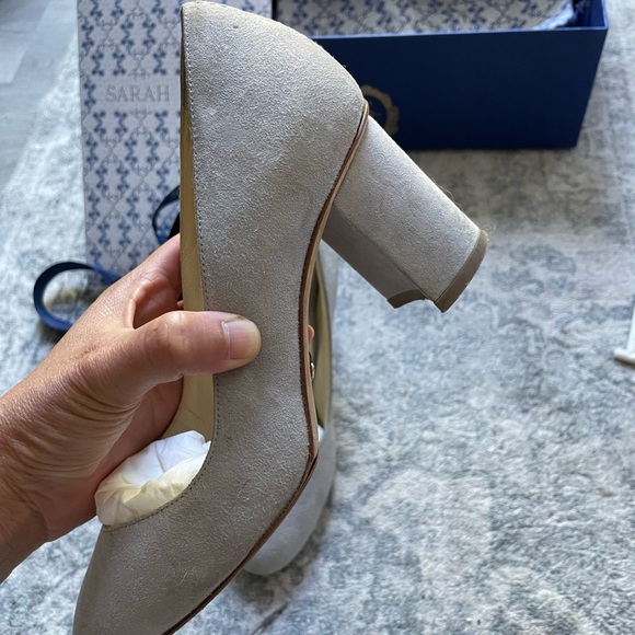 Perfect Round Toe Pump 70 IT 34.5 - US 4.5 / Light Gray Suede - Picture 6 of 9